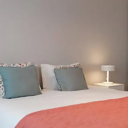 Bricks & Apartment Peniche